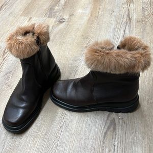 Blonde waterproof fur-cuff boots, size 7 1/2
